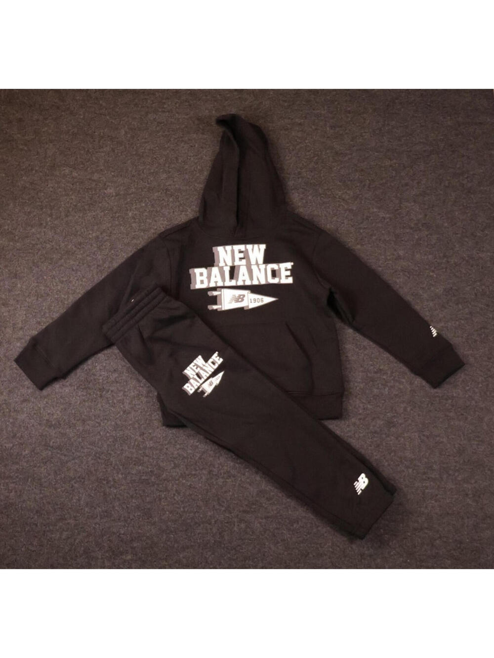 New‎ Balance Boys 2PC Fleece Set Black Hoodie Jogger Logo Size 5/6 NWT
